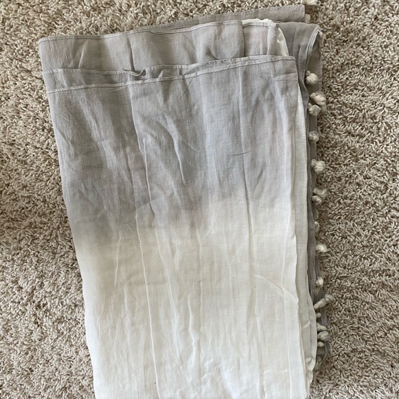 White and grey ombré scarf - Picture 2 of 2